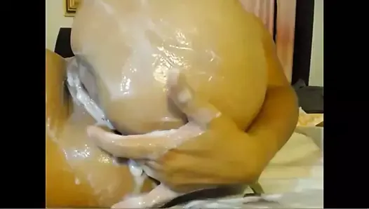 Mature beauty enjoys aging creampie through fingering.